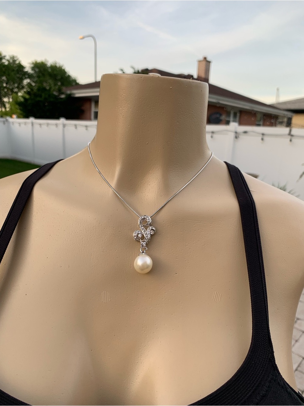 Elegant Pearl Drop Pendant Necklace and earrings in Silver